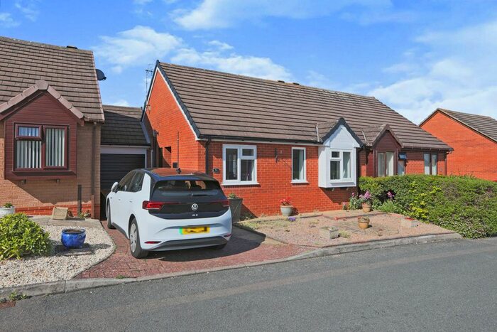 2 Bedroom Bungalow For Sale In Hillside Close, Evesham, WR11