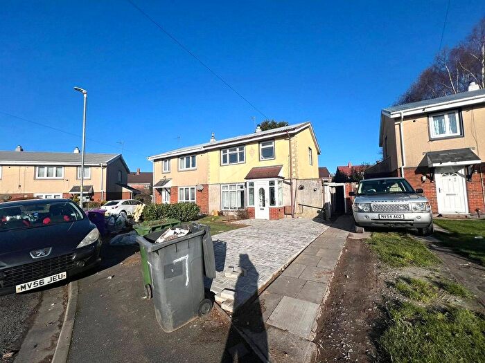 3 Bedroom Semi-Detached House For Sale In Carisbrooke Gardens, Wolverhampton, West Midlands, WV10