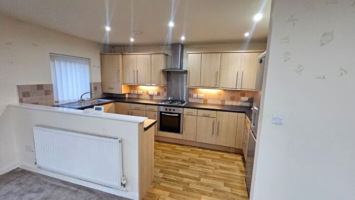 2 Bedroom Flat To Rent In Honiton Avenue, Hyde, SK14