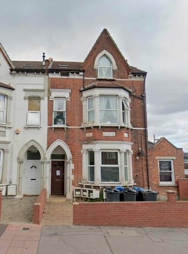 Studio To Rent In South Norwood Hill, London, SE25