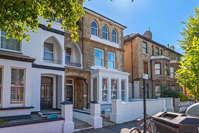 Apartment To Rent In Sackville Road, Hove, BN3