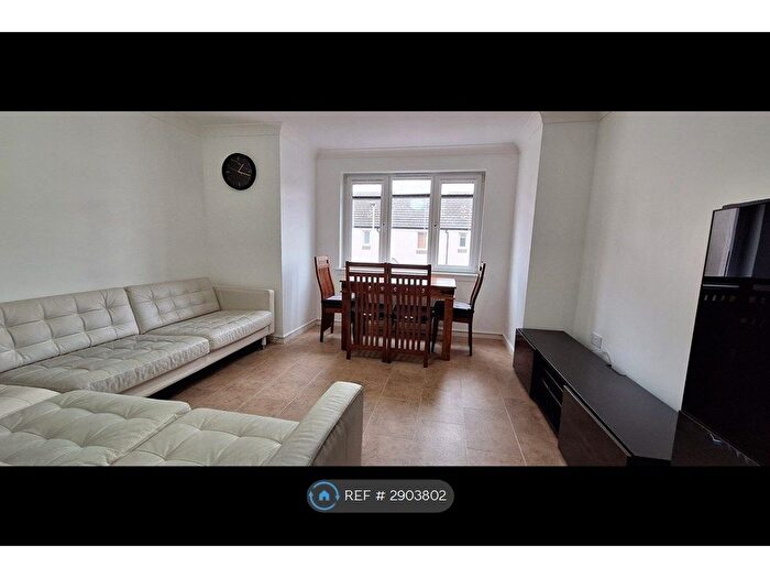 2 Bedroom Flat To Rent In Torwood Crescent, Edinburgh, EH12