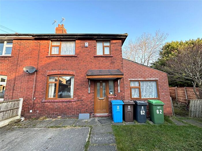 4 Bedroom Semi-Detached House To Rent In Parkway, Chadderton, Oldham, Greater Manchester, OL9