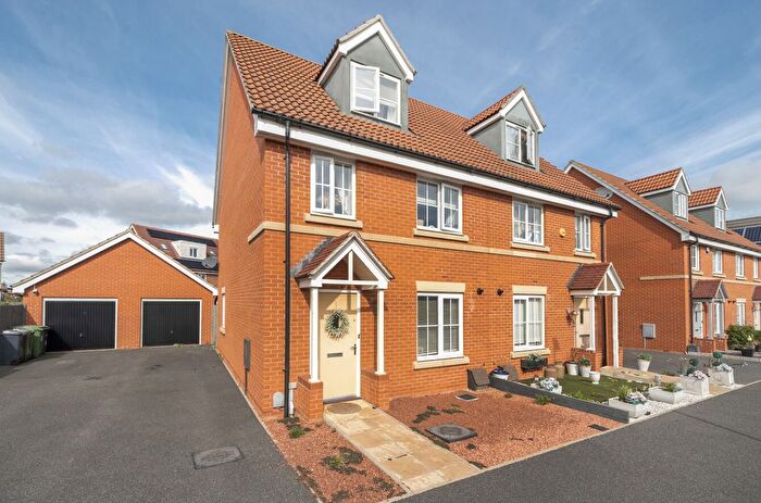 3 Bedroom Semi-Detached House For Sale In Swallow Drive, Wymondham, NR18