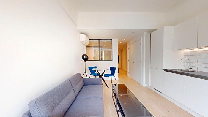 1 Bedroom Flat To Rent In Great West Road, Brentford, TW8