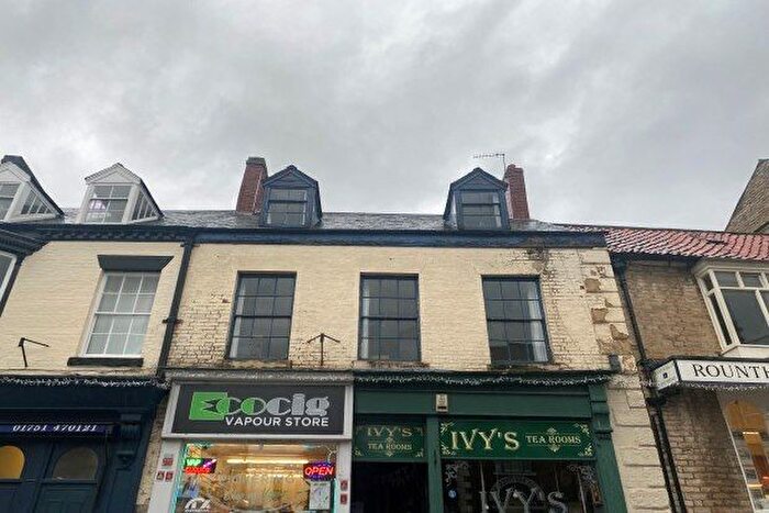 2 Bedroom Flat To Rent In Market Place, Pickering, YO18