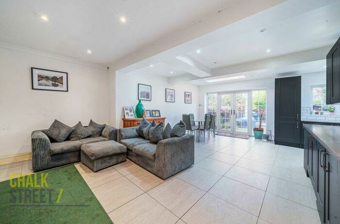 4 Bedroom Detached House For Sale In Osborne Road, Hornchurch, RM11