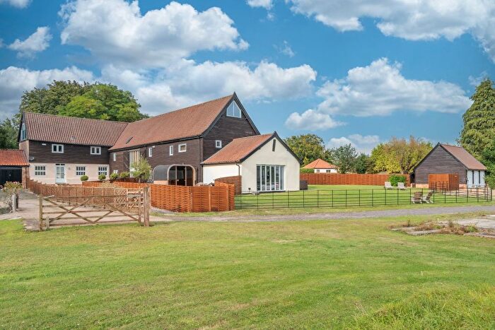 4 Bedroom Barn Conversion For Sale In Hurn Lane, Tacolneston, Norwich, NR16