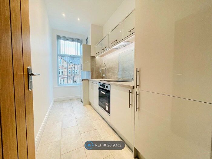 2 Bedroom Flat To Rent In Demesne Road, Manchester, M16