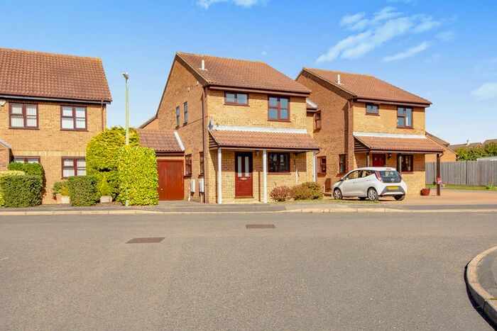 3 Bedroom Link Detached House To Rent In Henley Fields, Weavering, Maidstone, Kent, ME14