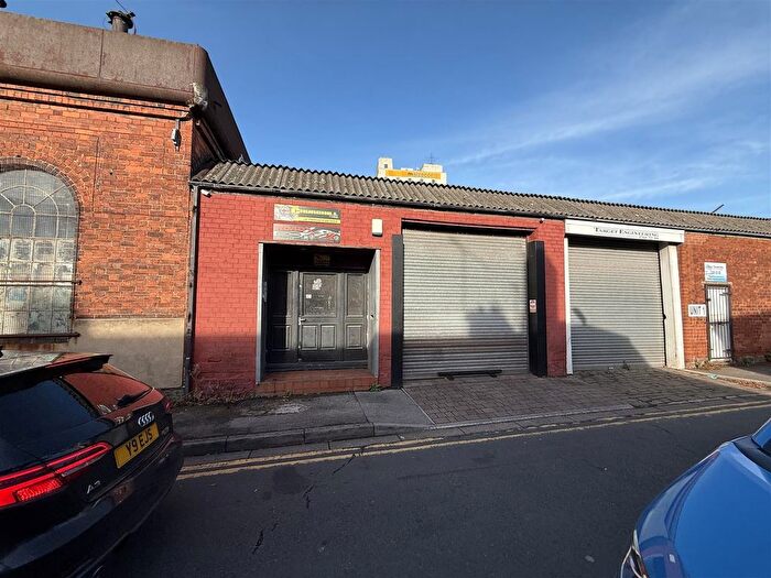 Retail To Rent In Machell Street, Wincolmlee, Hull, HU2