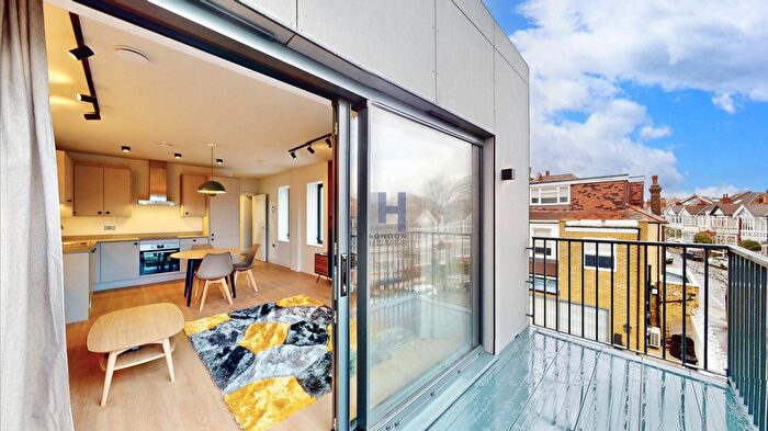 2 Bedroom Flat To Rent In Uxbridge Road, London, W5