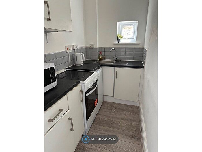 1 Bedroom Flat To Rent In Station Road, London, N3
