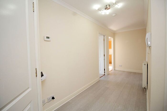 2 Bedroom Flat For Sale In Oakburn Walk, Jamestown, Alexandria, G83