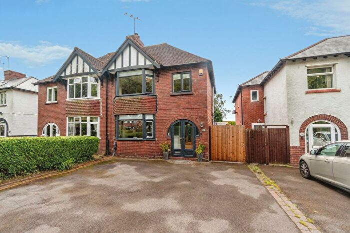 3 Bedroom Semi-Detached House For Sale In Sutton Road, Walsall, WS5