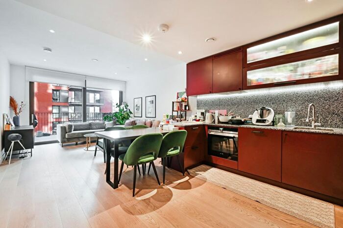 1 Bedroom Flat To Rent In The Modern, Embassy Gardens, London, SW11