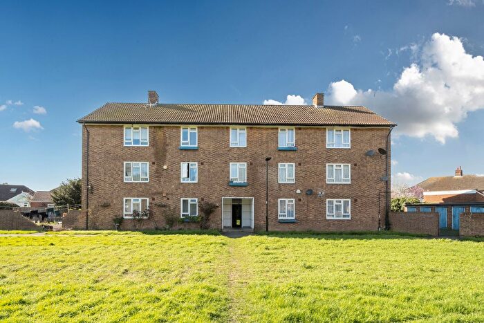 2 Bedroom Flat For Sale In Norwood Close, Southall, UB2