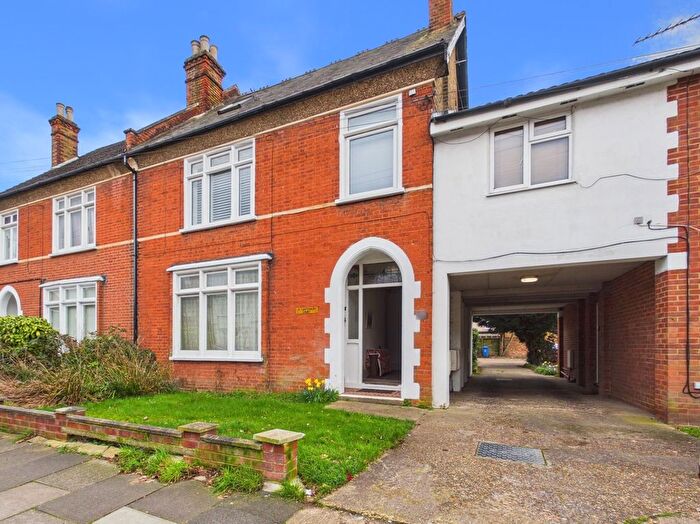 1 Bedroom Flat For Sale In Chaucer Road, Ashford, Surrey, TW15