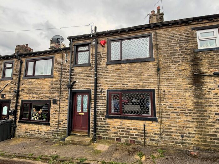 2 Bedroom Terraced House To Rent In Casson Fold, Halifax, HX3