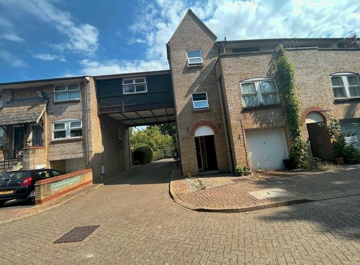 2 Bedroom Flat To Rent In Saville Row, Hayes, Bromley, BR2