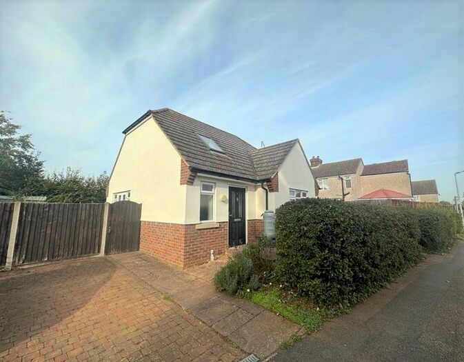 2 Bedroom Detached House To Rent In The Crescent, Toddington, Dunstable, LU5