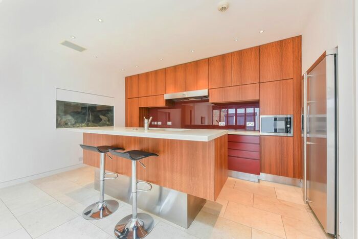 2 Bedroom Detached House To Rent In Kingston Road, London, SW19