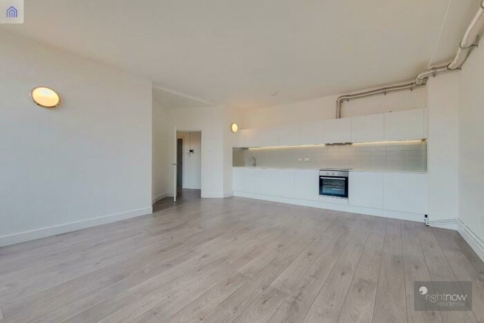 2 Bedroom Apartment To Rent In Tyssen Street, London, E8