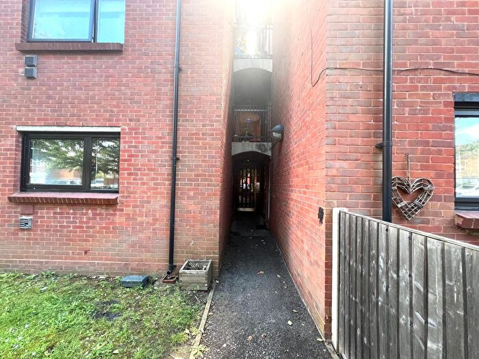 2 Bedroom Flat To Rent In Beauclerk Close, Feltham, TW13