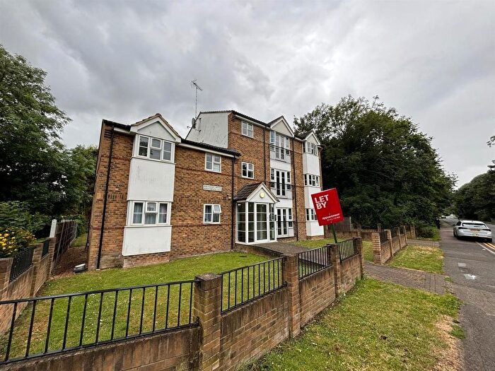 2 Bedroom Flat To Rent In Burnt Mills Road, Basildon, SS13