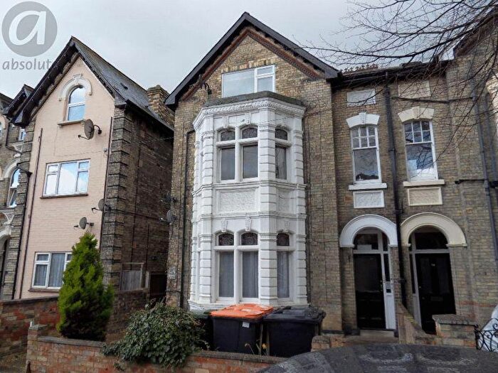 1 Bedroom Flat To Rent In Chaucer Road, Bedford, MK40