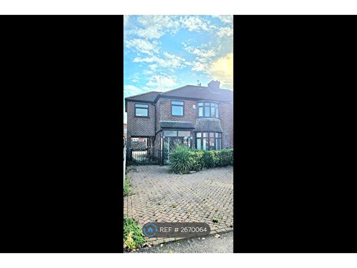4 Bedroom Semi-Detached House To Rent In Newearth Road, Worsley, Manchester, M28