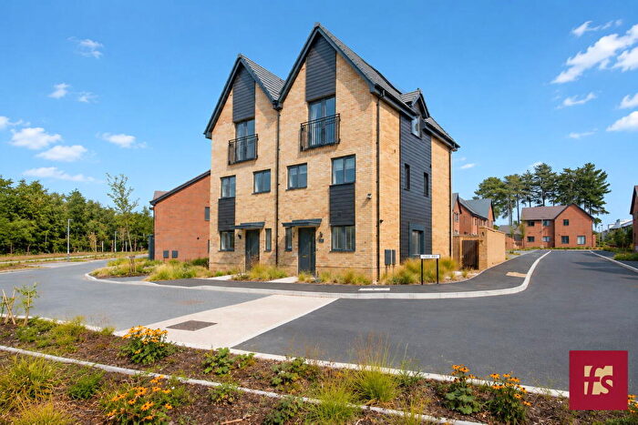 4 Bedroom Semi-Detached House For Sale In Pilgrims Lane, Buckler's Park, Crowthorne, Berkshire, RG45