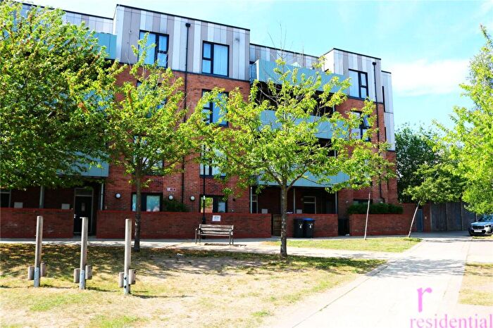 1 Bedroom Apartment For Sale In Melling Drive, Enfield, Middlesex, EN1