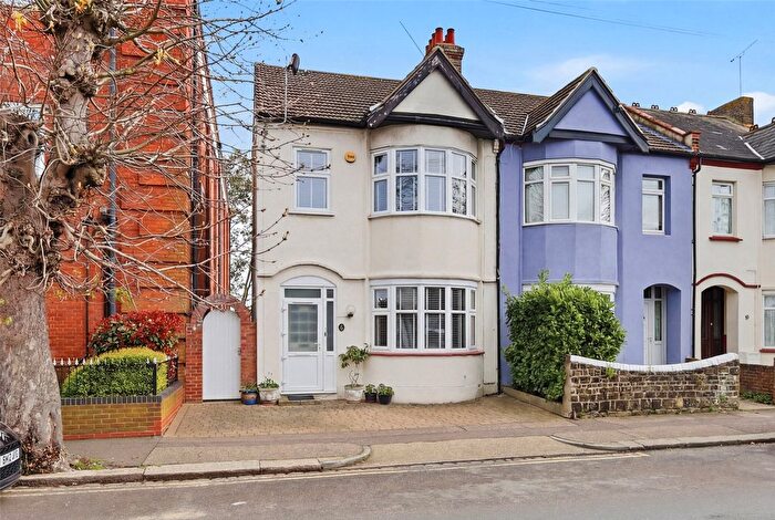 3 Bedroom End Terrace House For Sale In Priory Avenue, Southend-On-Sea, Essex, SS2
