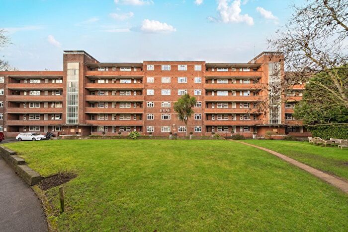 2 Bedroom Flat For Sale In Kingston Hill, Kingston Upon Thames, KT2