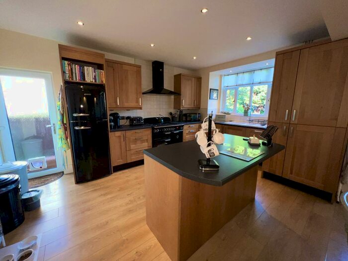 4 Bedroom House To Rent In Mangotsfield Road, Mangotsfield, BS16