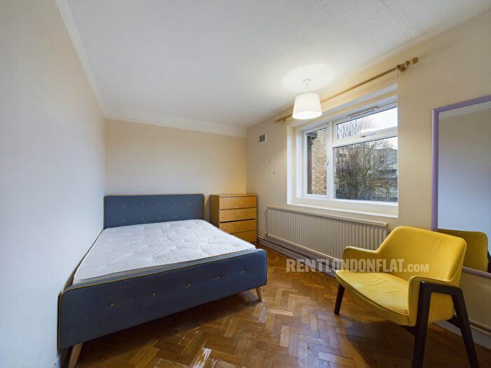 2 Bedroom Flat To Rent In Wentworth Park, Finchley, - Bedrooms Flat, N3