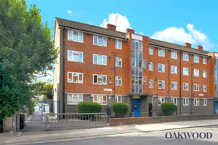 3 Bedroom Flat To Rent In Manor Road, Stoke Newington, N16