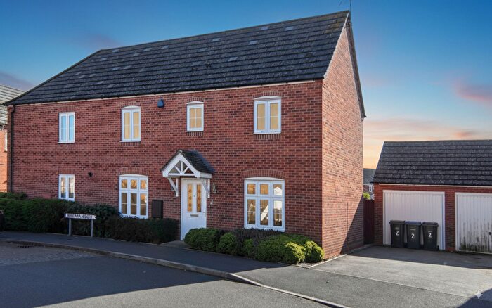 3 Bedroom Semi-Detached House For Sale In Niagara Close, Coventry, CV4