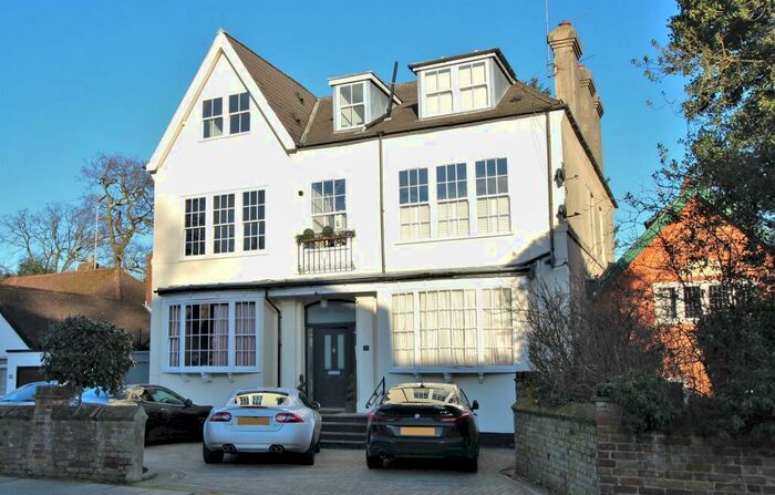 2 Bedroom Flat To Rent In Bycullah Road, Enfield, EN2