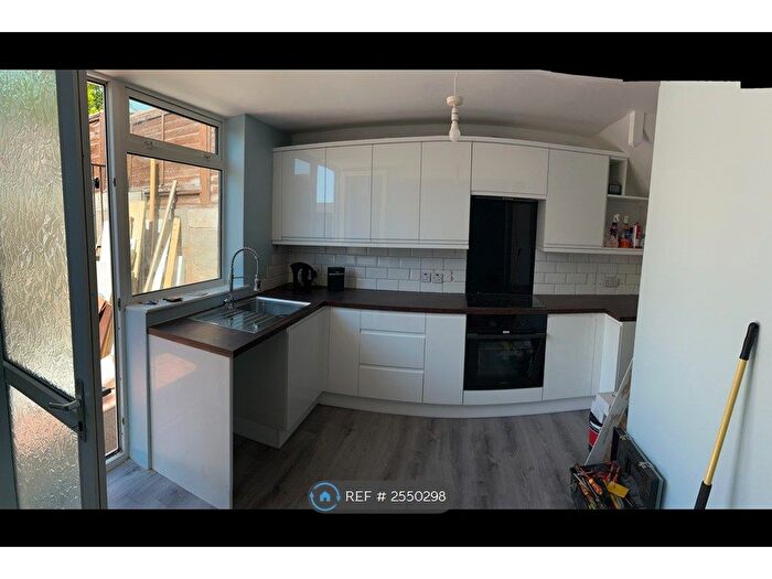 2 Bedroom Terraced House To Rent In Elmdale Road, Bedminster, Bristol, BS3