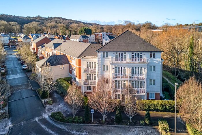 1 Bedroom Flat For Sale In Sierra Road, High Wycombe, Buckinghamshire, HP11