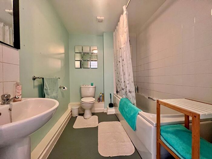 2 Bedroom Flat For Sale In Tovey Crescent, Plymouth, PL5