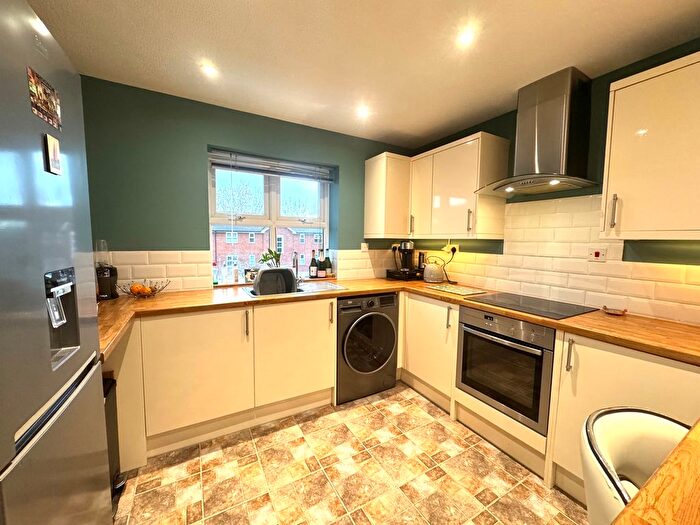 1 Bedroom Flat To Rent In Whinchat, Aylesbury, HP19