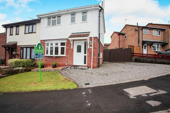 3 Bedroom Semi-Detached House To Rent In Frensham Drive, Nuneaton, Warwickshire, CV10