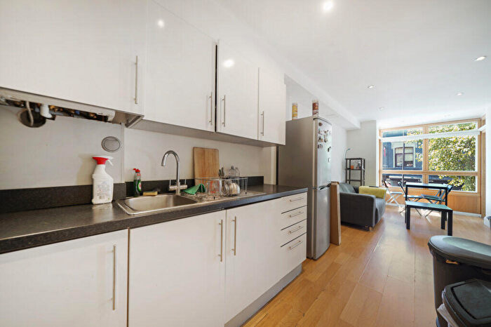 2 Bedroom Flat To Rent In Blackstock Road, London, N5