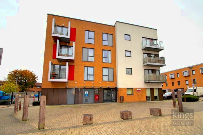 2 Bedroom Apartment To Rent In Runnerstone Court, Edmonton, N18