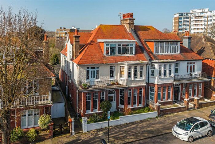 2 Bedroom Flat For Sale In York Avenue, Hove, BN3