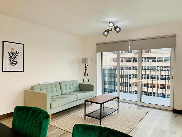 2 Bedroom Flat To Rent In Victoria Avenue, Southend-On-Sea, Essex, SS2