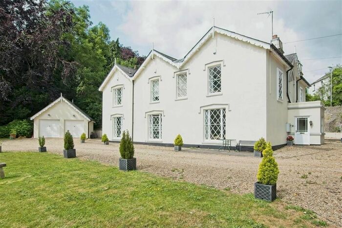 2 Bedroom Flat To Rent In Mount Pleasant, Chepstow, NP16